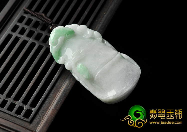 细糯种白底青缅甸翡翠A货节节高挂件