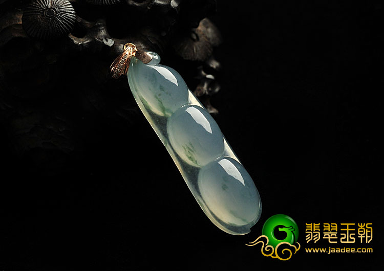 冰种飘花缅甸翡翠A货四季豆挂件