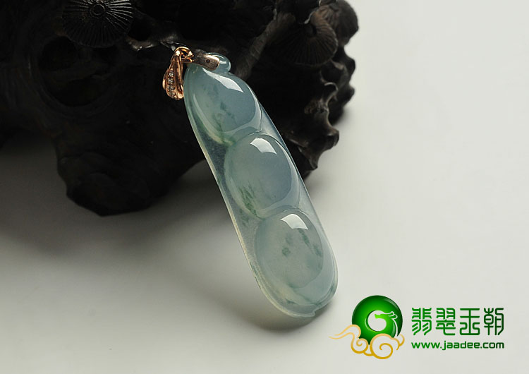 冰种飘花缅甸翡翠A货四季豆挂件