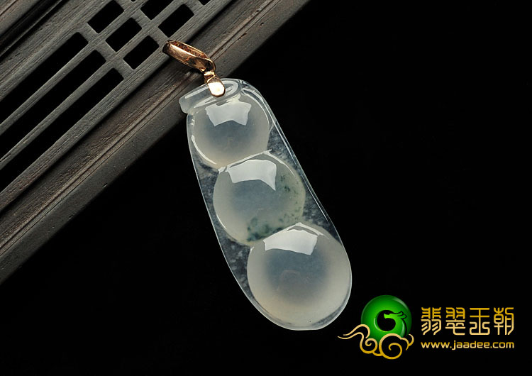冰种缅甸翡翠A货四季豆挂件