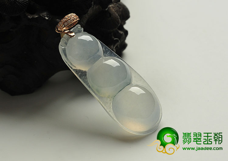 冰种缅甸翡翠A货四季豆挂件