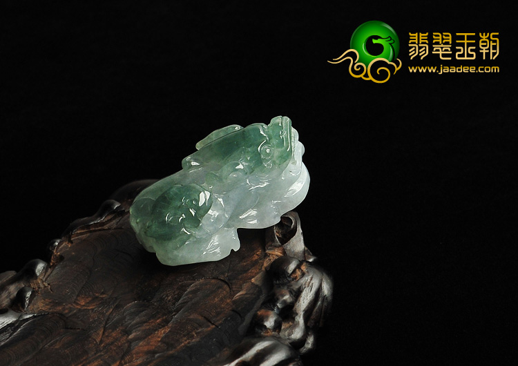 糯冰种晴水缅甸翡翠A货貔貅挂件