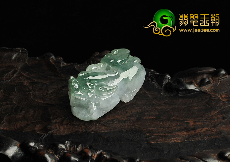 糯冰种晴水缅甸翡翠A货貔貅挂件
