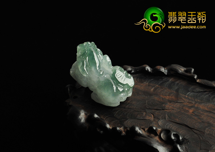 糯冰种晴水缅甸翡翠A货貔貅挂件