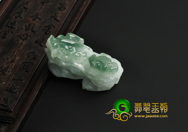 糯冰种晴水缅甸翡翠A货貔貅挂件