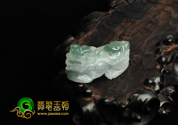 糯冰种晴水缅甸翡翠A货貔貅挂件