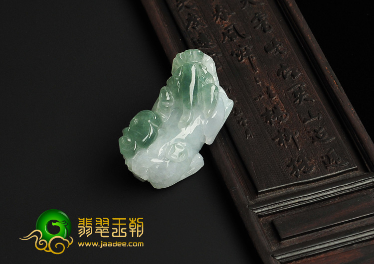 糯冰种晴水缅甸翡翠A货貔貅挂件