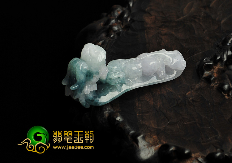 糯冰种晴水缅甸翡翠A货龙钩挂件