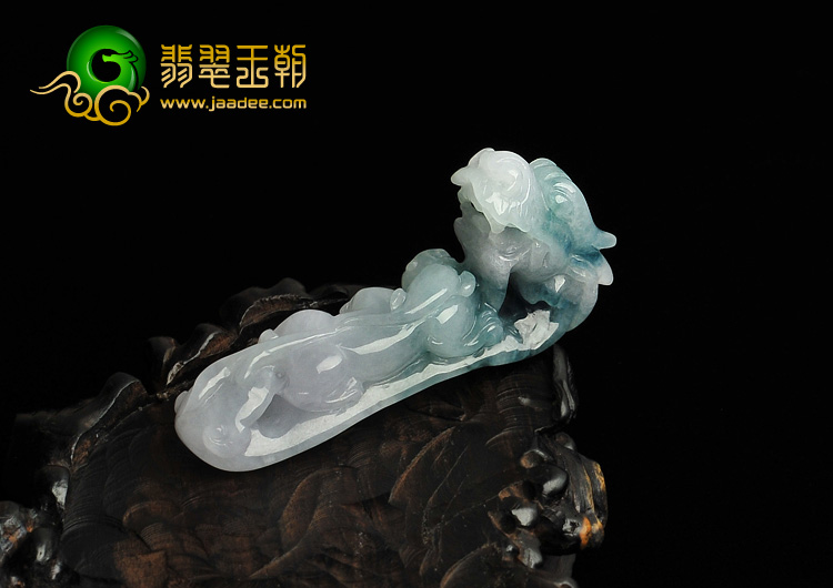糯冰种晴水缅甸翡翠A货龙钩挂件