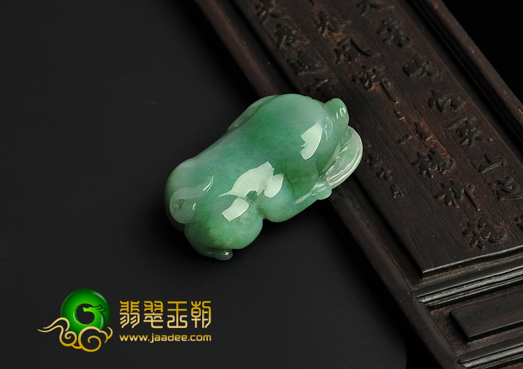 feicui糯冰种晴水缅甸翡翠A货福猪挂件