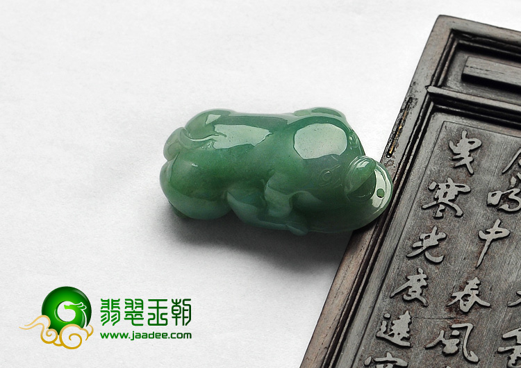 feicui糯冰种晴水缅甸翡翠A货福猪挂件