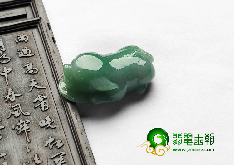 feicui糯冰种晴水缅甸翡翠A货福猪挂件