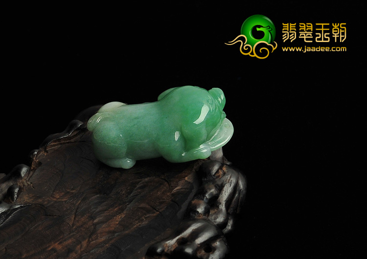 feicui糯冰种晴水缅甸翡翠A货福猪挂件