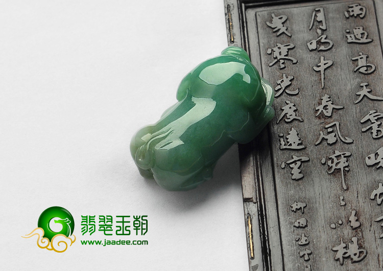 feicui糯冰种晴水缅甸翡翠A货福猪挂件