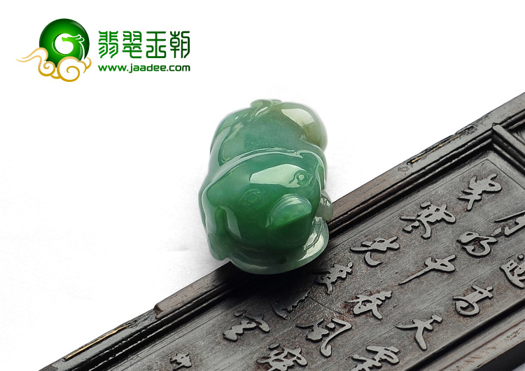 feicui糯冰种晴水缅甸翡翠A货福猪挂件
