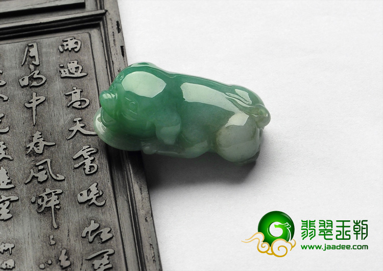 feicui糯冰种晴水缅甸翡翠A货福猪挂件