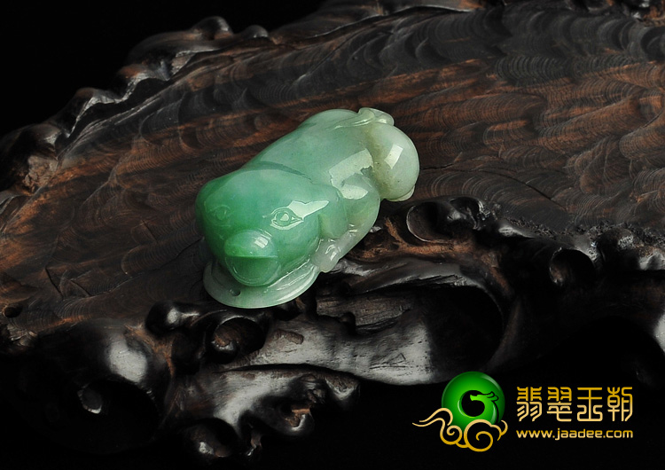 feicui糯冰种晴水缅甸翡翠A货福猪挂件