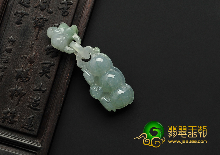 糯冰种晴水缅甸翡翠A货四季豆挂件