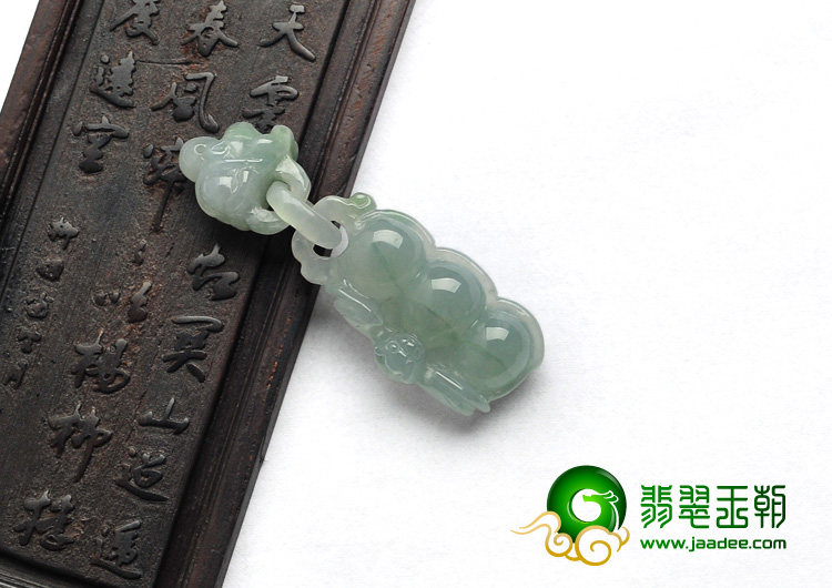 糯冰种晴水缅甸翡翠A货四季豆挂件
