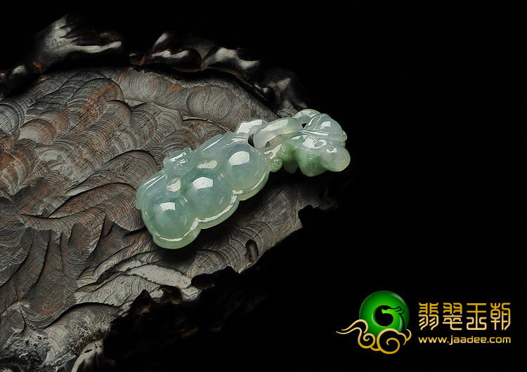 糯冰种晴水缅甸翡翠A货四季豆挂件