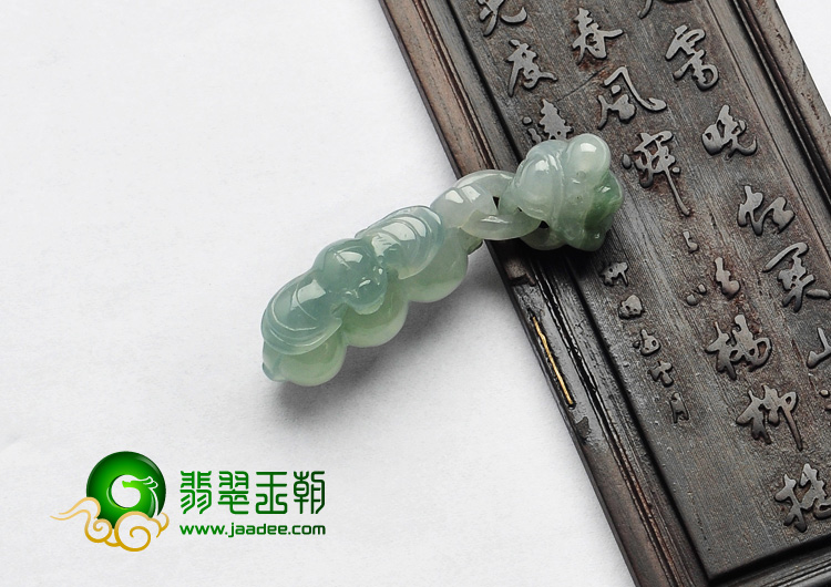 糯冰种晴水缅甸翡翠A货四季豆挂件