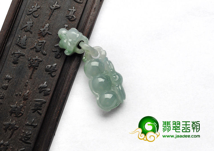 糯冰种晴水缅甸翡翠A货四季豆挂件