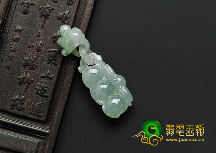 糯冰种晴水缅甸翡翠A货四季豆挂件