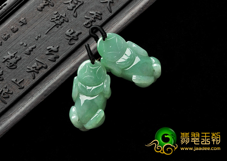 糯冰种晴水缅甸翡翠A货福猪挂件（一对）