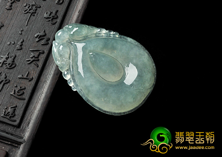 糯冰种淡晴水缅甸翡翠A货双龙戏珠挂件