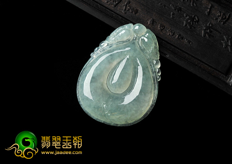 糯冰种淡晴水缅甸翡翠A货双龙戏珠挂件