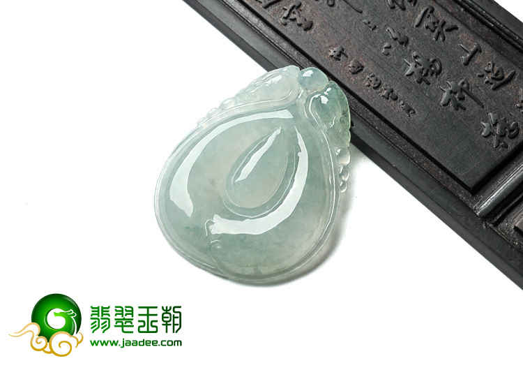 糯冰种淡晴水缅甸翡翠A货双龙戏珠挂件