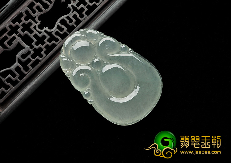 糯冰种淡晴水缅甸翡翠A货龙戏珠挂件