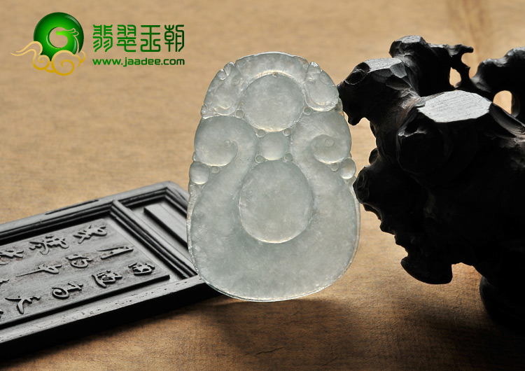 糯冰种淡晴水缅甸翡翠A货龙戏珠挂件