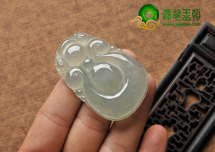 糯冰种淡晴水缅甸翡翠A货龙戏珠挂件