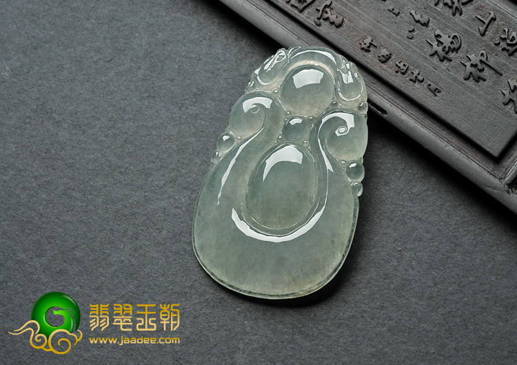 糯冰种淡晴水缅甸翡翠A货龙戏珠挂件