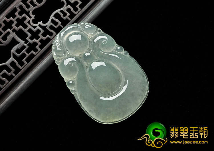 糯冰种淡晴水缅甸翡翠A货龙戏珠挂件