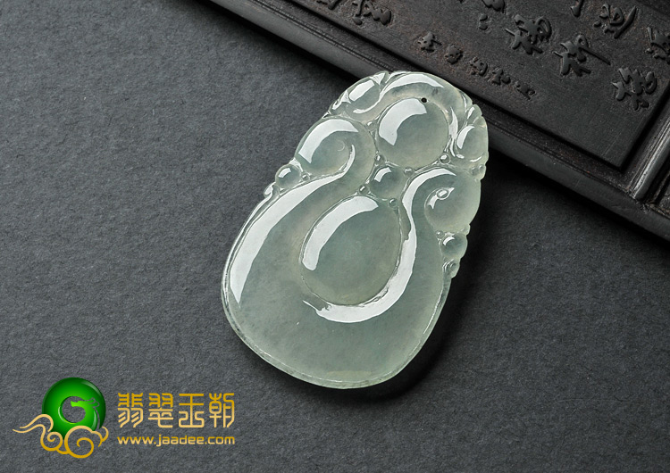 糯冰种淡晴水缅甸翡翠A货龙戏珠挂件