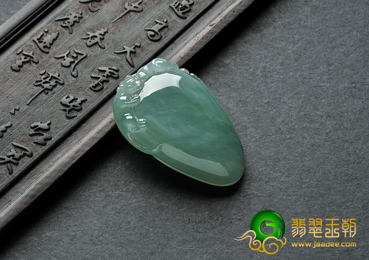 feicui糯冰种晴水缅甸翡翠A货寿桃挂件