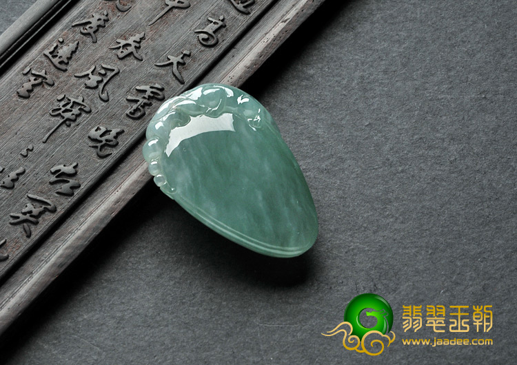 feicui糯冰种晴水缅甸翡翠A货寿桃挂件