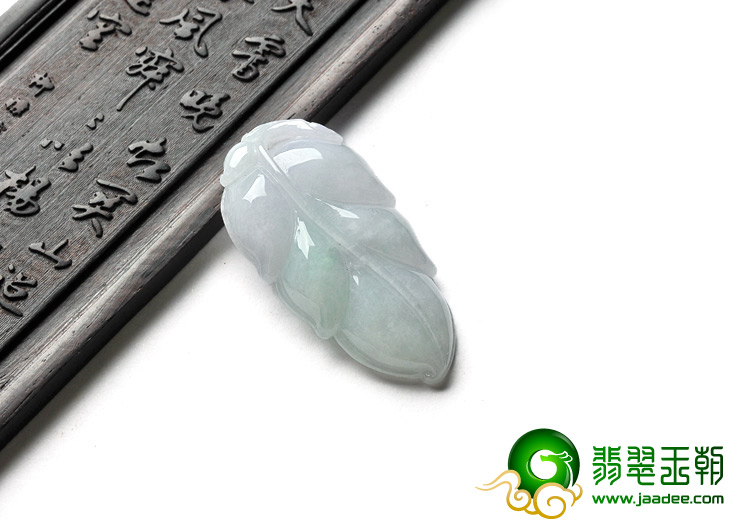 糯冰种淡春带彩缅甸翡翠A货叶子挂件