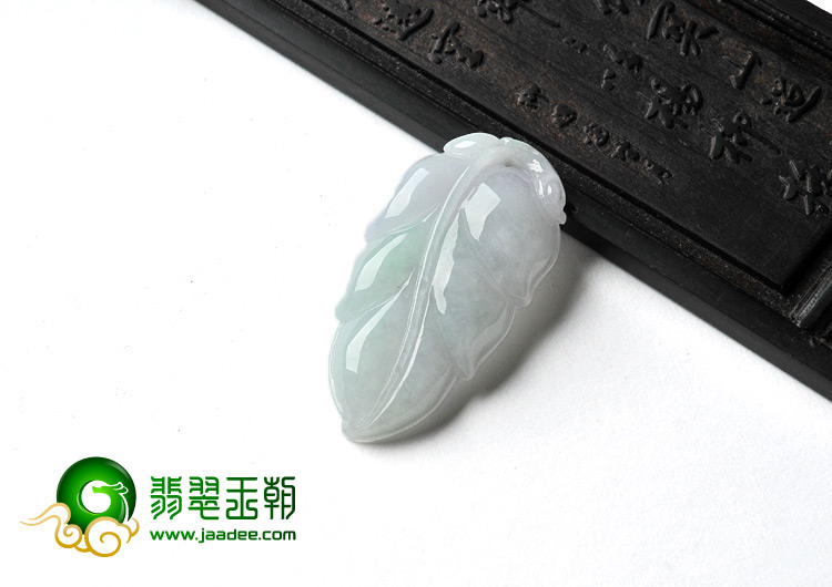糯冰种淡春带彩缅甸翡翠A货叶子挂件