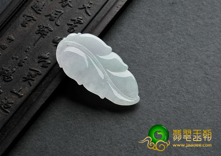 糯冰种淡春带彩缅甸翡翠A货叶子挂件