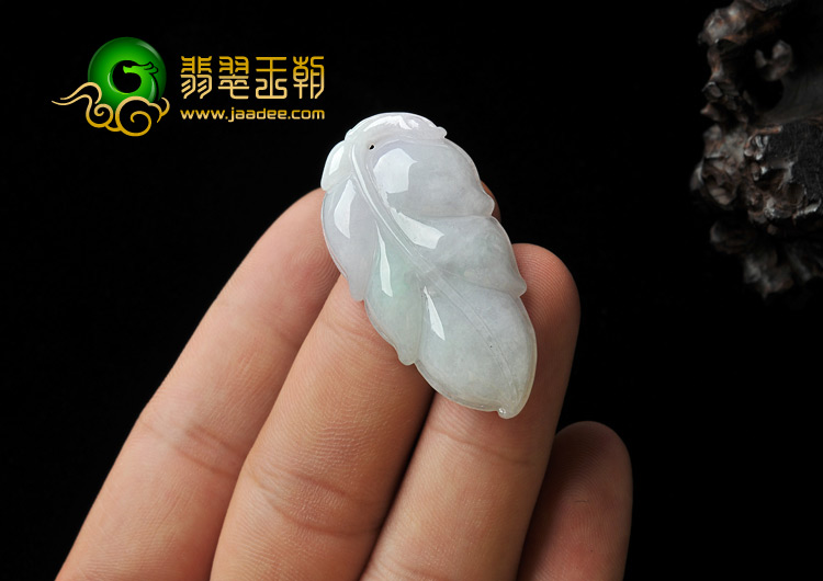 糯冰种淡春带彩缅甸翡翠A货叶子挂件