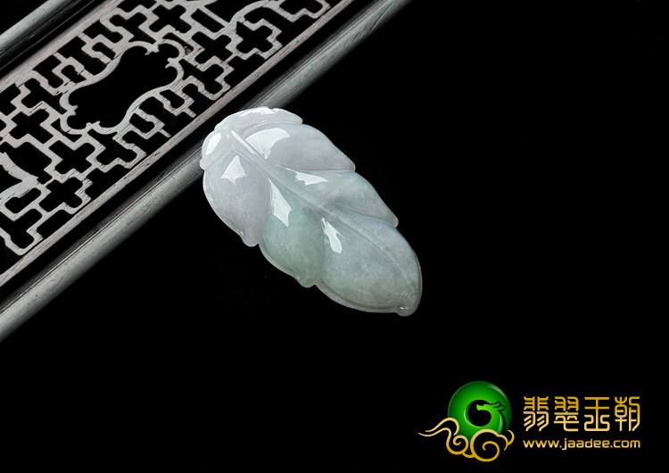 糯冰种淡春带彩缅甸翡翠A货叶子挂件