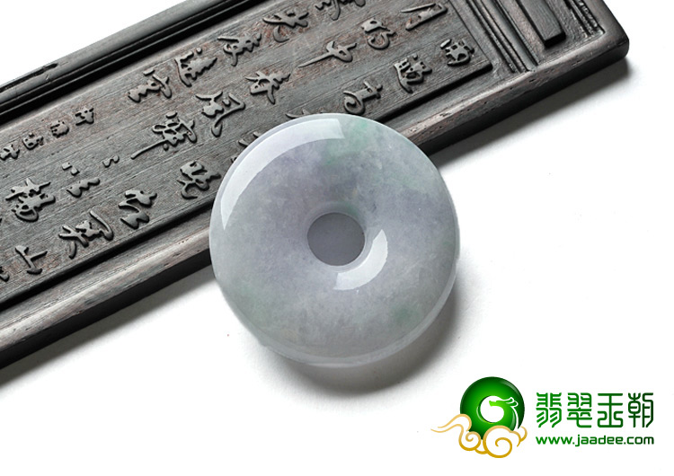 糯冰种淡春带彩缅甸翡翠A货平安扣