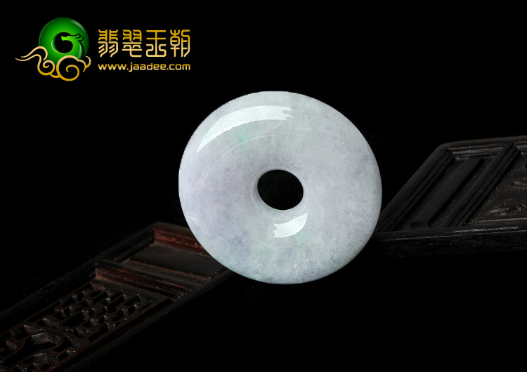 糯冰种淡春带彩缅甸翡翠A货平安扣
