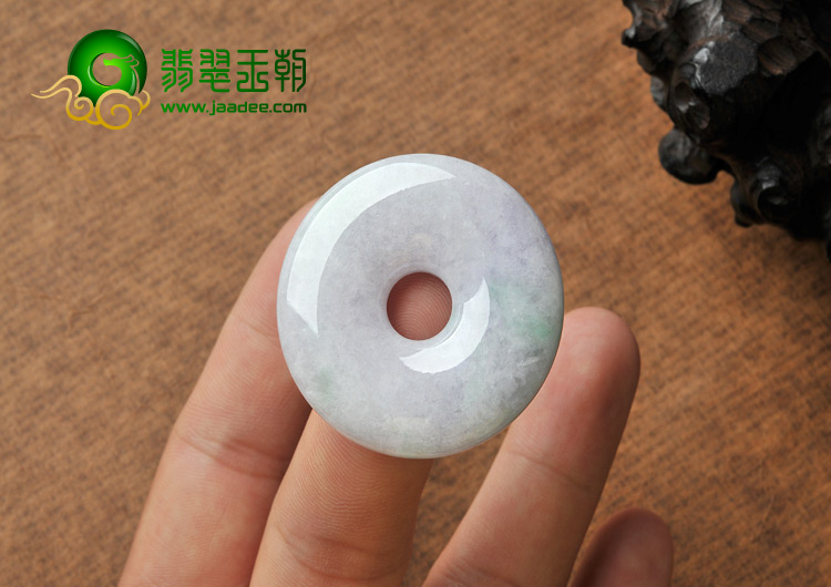 糯冰种淡春带彩缅甸翡翠A货平安扣