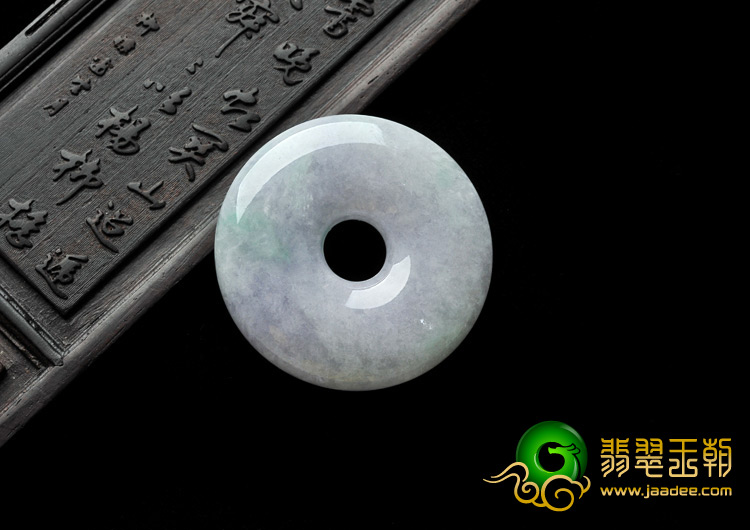 糯冰种淡春带彩缅甸翡翠A货平安扣