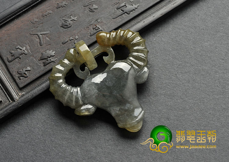糯冰种墨色褐黄翡缅甸翡翠A货牛头挂件