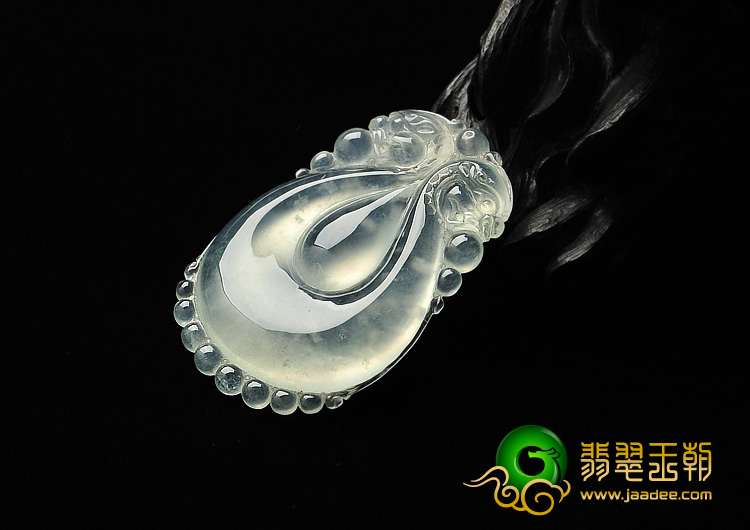 冰玻种缅甸翡翠A货双龙戏珠挂件